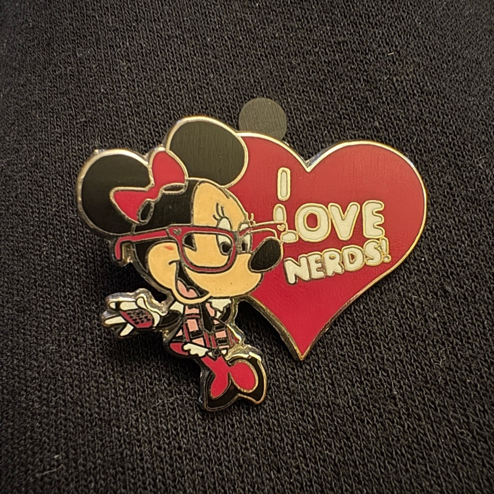 Disney 2010 Minnie Mouse "I Love Nerds" Trading Pin EUC